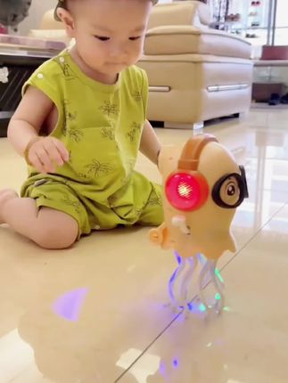 这跳舞水母也太牛了吧!会唱歌走路,还能扭屁股跳舞,娃抱着玩根本停不下来,老母亲终于能歇会儿了! #网红玩具 #玩具