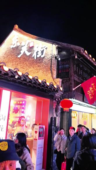 网红地人太多啦!回吧#人山人海太热闹了 #跟我打卡最红地标 #古建筑之美 #扬州 #男人简单的快乐