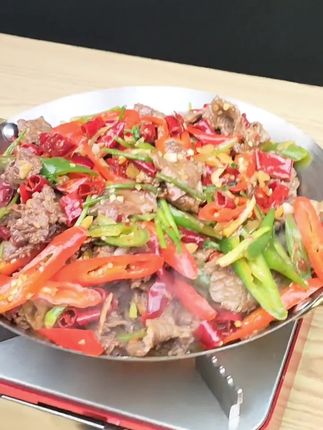 #酒精炉 #酒精炉小火锅 #干锅 新款防滑款酒精炉小火锅,紧致上档次,冬天家里备上做锅仔、小火锅、干锅好方便,一边吃一边加热