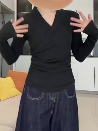 这个不规则打底衫真的好显瘦啊!修身显瘦版型,打底外穿都很百搭,入秋必备啊!#气质范 #修身显瘦 #时尚百搭 #长袖t恤 #打底衫