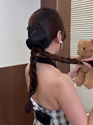 颜值与实力并存的路易斯赫本抓夹,真的又好看又高级呀!一夹多戴,轻松打造多款不重样发型! #手残党也能学会的发型 #抓夹用法#发型教程 #美出高级感 #赫本风