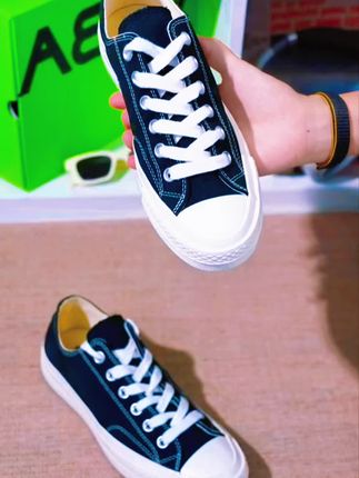 闺蜜说这鞋是她的初秋“作弊神器”! 显腿细绝了!小众设计不烂大街,关键舒服到能跑步,氛围感瞬间拿捏!#板鞋#炸街#百搭#显高显瘦显腿长 #仙女必备