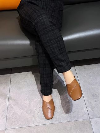 好看的裤型自己会说话,一眼就爱得裤子,不光妈妈们喜欢,现在流行奶奶裤,这款我感觉30多岁的穿也好看,70岁穿也很好看,真的一点也不挑年龄的百搭千鸟格裤子#面料柔软舒适 #休闲裤 #只做高品质