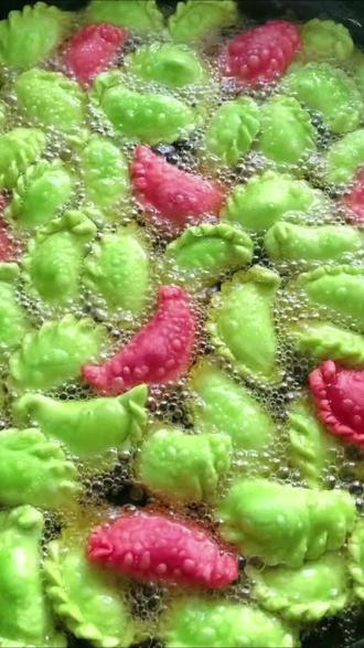 彩色果蔬油角#纯手工制作美食 #家乡特色小吃 #纯手工零添加绿色食品 #纯手工自制美食 #舌尖上的美味等你来品尝