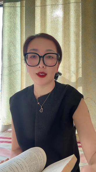 一直重复说一件事的时候就说明我过不去,我翻的不是旧账,是我的心结。你认为旧账早该一笔勾销是因为你不是利益受损者,委屈的是我。又不是你,你当然不会理解我,你总说有什么问题不能说出来吗?我说了之后你又会质问我为什么总是翻旧账。其实旧事重提,是因为它从未被妥善处理过。#口播#自媒体#情感共鸣