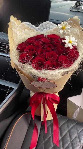 第96集|214情人节爆火麻丝蕾丝花瓣纸包装教程来喽 可以做9到21枝花,刷到的伙伴们点赞收藏学起来#花艺教程#花束包装教程 #花束包装纸折法 #花瓣纸花束 #手撕纸花束