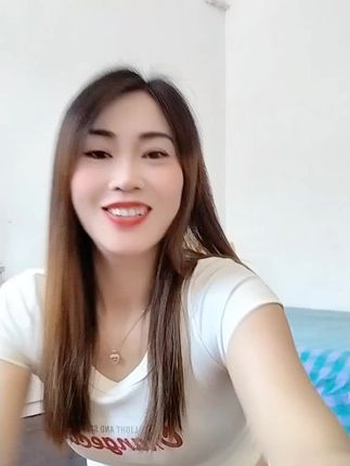 天上的云在飞