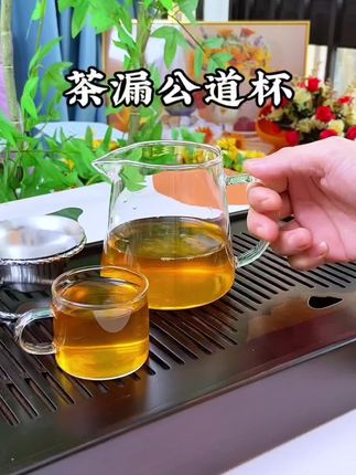 高硼硅加厚的大容量公道杯,搭配一个茶漏组合,通透感好,手握舒适 #茶具 #高硼硅玻璃 #茶漏 #玻璃茶杯推荐#喝茶