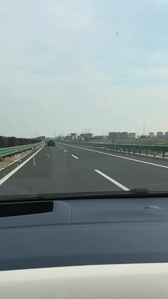 #来一场说走就走的旅行有一起的吗 开封去呈坎,听说呈坎限流了,安徽的网友们,看鱼灯有没有其他古镇推荐,主打一个听劝#年味儿 #鱼灯