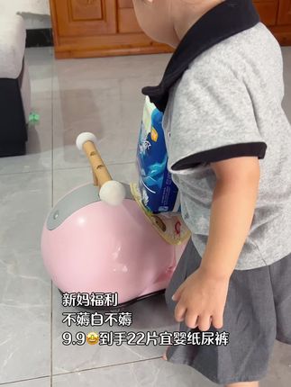谁懂呀~把我笑惨了😂她居然愿意给纸尿裤分享她的车车#女儿控 #女儿奴 #女儿的成长过程 #骗你生女儿