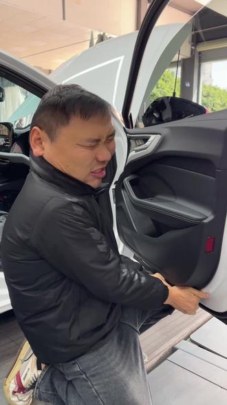 一汽奥迪A5L拆装车门板教程#奥迪A5L全景 #南宁奥迪A5L #南宁奥迪 #南宁奥迪改装 #奥迪A5L通病