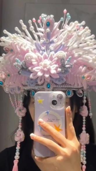 展示一下男朋友亲手做的凤冠#粉色凤冠 #手工制作 #扭扭棒