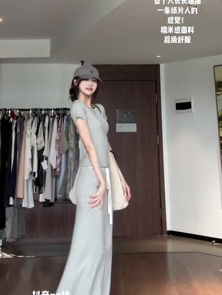 雪花绒纸片人 2025夏季圆领修身短款T恤抽绳半身裙套装A012#半身裙套装 #谁穿谁好看系列 #夏季穿搭 #爱了爱了 #强烈安利