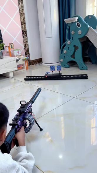 小男孩做梦都会笑醒的十八连发,还配备了移动标靶,在家就能来一场射击比赛!
#玩具枪 #男孩玩具 #男孩子喜欢的枪 #射击玩具 #小男孩的快乐就是这么简单
