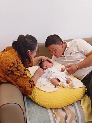 48岁的妈妈,30岁的爸爸,在别人眼里考看不好的,是不是一样过幸福的生活,