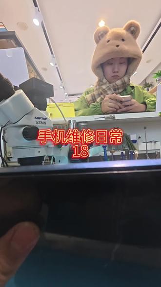 #极修匠 #换电池 #手机维修日常 #vlog十亿流量扶持计划 手机维修日常的一天案例分享,今天有换平板电池的,有直面,曲面屏外屏更换,有苹果15pro因为电池鼓包一直重启的