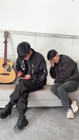 云南人都懂的克感敏,竖筷子。#憋住不准笑 #搞笑 #克感敏 #云南神药 #黑枸杞红大枣@抖音创作小助手