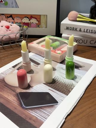 都入秋了!哪个美女子还在撕嘴皮啊!#唇膏 #种草 #平价好物 #润唇膏