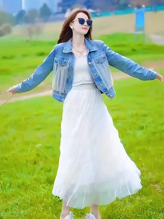 新款早春秋穿搭一整套#设计感穿搭#时尚穿搭#显瘦穿搭#减龄穿搭#气质穿搭 洋气短款牛仔外套配网纱半身裙套装