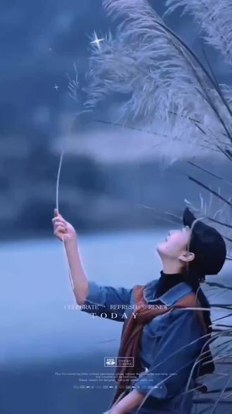 我十几岁就踏入社会,没人教我人情世故,没人教我如何保护自己,更没人教我如何规划人生。我早熟,但开窍很晚;我心软,却重情重义。在这条路上,我吃了无数的亏,受了无数的委屈。无数个难熬的夜晚,所有的情绪都只能自己咽下去,慢慢消化。我骨子里的倔强,让我打小就不手心朝上。我懂的每一个道理,都是付出惨痛的代价和教训换来的。我撞的每一次南墙,都是为年少无知的自己买单。这一路我走的很辛苦,但每一步都算数……✨💪
#简简单单做自己 #我的写真尝试不同风格