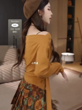 早秋氛围感绑带T恤来了!一字肩设计巧妙露肤,显瘦又带点小性感~修身剪裁搭配高腰下装超显比例,无论是搭配牛仔裤还是半裙都气质满分。微凉天气外搭西装或风衣都很出片✨ #早秋秀场抄作业告别路人感 #秋日韩系穿搭走起 #气质穿搭 #早秋不费力显贵穿搭 #被秋日氛围感穿搭拿捏了