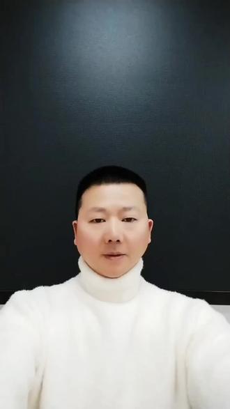 今日话题:买衣服的时候千万要注意衣服印刷的英文字母,有的不良服装厂居然在衣服背后印上DEAD的英文字母,然而这个是英文单词死亡、死去的意思!这些缺德的家伙!