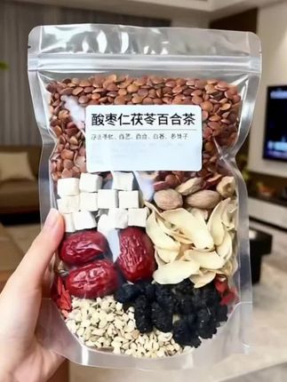 如果你晚上总是睡不着觉,老是做梦!姐妹们这款茯苓百合茶必须喝起来,它是可以泡水喝的,而且味道很好,闻起来清香扑鼻。不仅好喝还实惠#强烈推荐 #健康食材 #每日分享 #必备好物 #看过来
