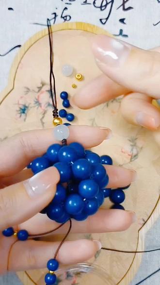 非遗绳结香手作 每日更新
幸运球教程版来喽#合香珠#非遗手作#手工编织#非遗#创作者中心 #创作灵感