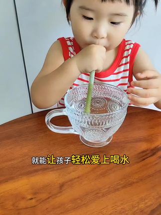 家里有宝宝不爱喝白水的,这一根就全解决了#小葵花吸吸乐 边喝边融化,不知不觉水喝了,家里小朋友平时不爱喝水的,这个都可以试试。#爱上喝水 #吸吸乐 #宝妈分享 #母婴好物
