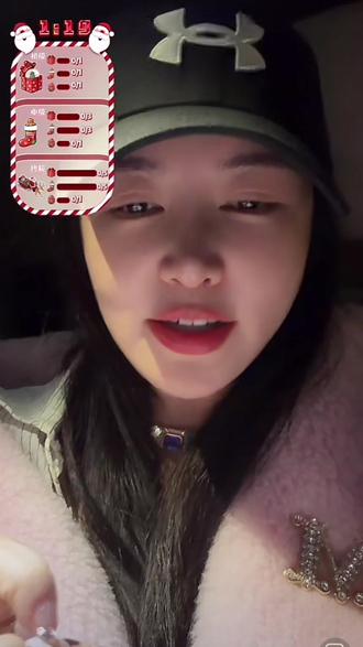 下飞机回上海了姐妹们……公主素颜比平时直播好看,#盈公主和纳迪尔 #爱情 #生活日常