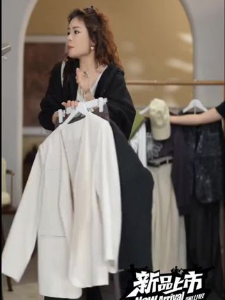 几里与麻 慵懒风纯色休闲连帽拉链卫衣 衣长56胸围128 2090343#女装穿搭 #通勤搭配 #每日分享 #穿搭分享 #高级感穿搭