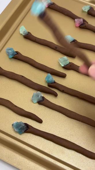 用自制“宝石”💎做权杖饼干,我将封老己为甜点滴王👑😏#琥珀糖 #在家做美食 #创意 #抖音美食创作人 #甜品治愈一切