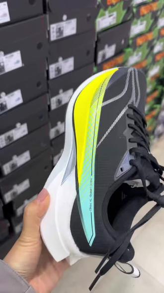 一双合格的专业跑鞋对体考的提升非常直接,核心是更省力、更稳、更快、更护脚