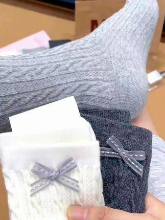 网红同款潮袜子女秋冬麻花中筒袜日系灰色系字母堆堆袜蝴蝶结长袜#长袜 #中筒袜 #堆堆袜 #蝴蝶结袜子 #潮袜