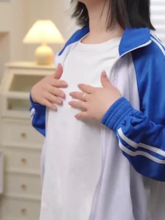 #dou上热门 女孩子几岁进入青春期,夏天又该怎么穿内衣呢?女孩子六岁以后就要注意了,到了夏天,我们可以选择这种轻薄透气的饺子背心,它不仅可以起到一个基础的保护作用,而且穿上也不会闷热。#贴身衣物 #舒适文胸 #面料舒适透气 #发育期运动背心 @DOU+小助手