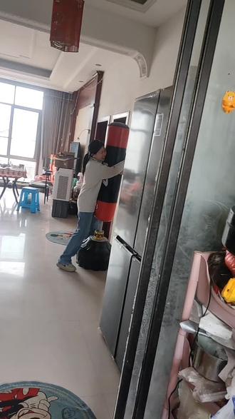 她们俩姐妹用独特的方式叫弟弟起床😁