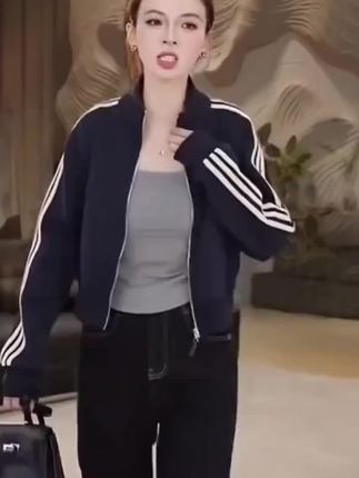 百搭三条杠立领蝴蝶刺绣短外套女秋季新款时尚宽松洋气夹克开衫#短外套 #夹克 #夹克外套 #开衫外套 #宽松外套