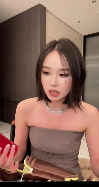 #冷白皮 #胡楚靓教做自媒体 #美妆 如何做到不卡粉。