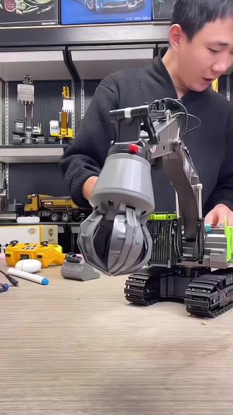 三合一遥控挖掘机玩具车大号无线电动仿真挖土机工程玩具科学#三合一挖掘机 #新年礼物 #模型 #工程车玩具 #遥控车