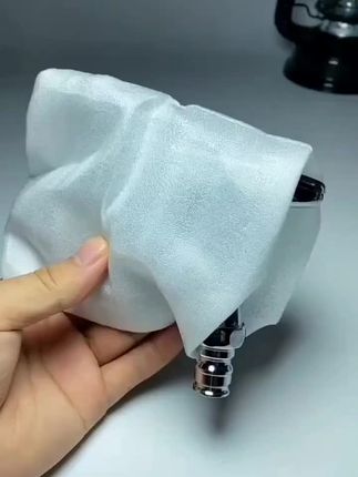 带锁的水龙头,这个发明好,公共用水,或者是有小孩把它装上,设定好几个数字#锁上以后就打不开了#别人就不能用水#加厚全铜的防冻防爆#这个水嘴还可以接快速接头。