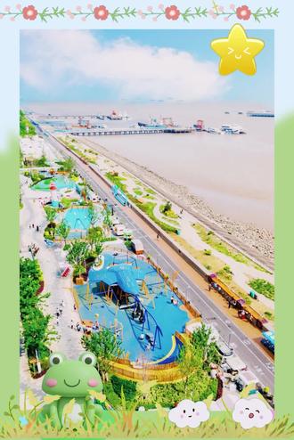 免费!!上海有5000m2乐园+捉螃蟹的宝
藏公园
推荐一个非常适合遛娃一整天的宝藏公园,有5000平大型免费儿童乐园+湿地抓螃蟹+大草坪露营+骑行,关键人少免费!亲子攻略收下
吴淞炮台湾国家湿地公园(宝山宝杨路1号)
门票:免费 8:00-19:00
推荐停在海上世界商场,可FREE停6小时
路线(见图8)
海上世界商场儿童乐园。-吴淞炮台湾国家湿地公园(长江河口科技馆对面超大草坪露营矿坑花园-炮台纪念广场网红桥-儿童乐
园☐滨江湿地捉螃蟹)
海上世界商场儿童乐园
1楼户外5000m2免费儿童乐园太赞了,分成海底巴士、灯塔等4个不同主题区,有各种攀爬网、滑梯、蓝色沙滩、滑索、秋千都是无动力设计,孩子能疯玩大半天~
注册新会员可最多享6小时FREE停车
商场里面也有很多游玩场所,如1楼中庭的迷你电动设施也便宜好玩#暑假遛娃好去处 #遛娃好去处