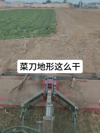 3倍加速⏩,菜刀异形地块,东方红1604拉耕幅2.5米旋耕机作业#大马力拖拉机#旋地方法#旋地技巧#拖拉机#旋耕刀