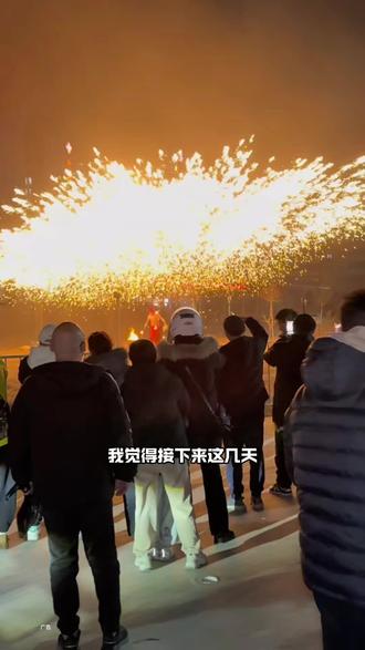 万博茂业附近也有灯会啦,还能看打铁花火壶舞狮好玩的太多了赶紧先团票#创作灵感入口发布 #春节灯会好去处 #春节游玩好去处 #春节灯会好去处 #春节去哪玩 @巴适生活广场迎春灯会官方号