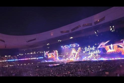 其实直到现在我也不敢相信居然这么快就结束了
快的好像给这几天加上了倍速 就是快的我们六个人没有一张合照
黄子 我们下个舞台见 三巡见
#演唱会是一个巨大的乌托邦 #你问我为什么要看演唱会 #黄子弘凡鸟巢