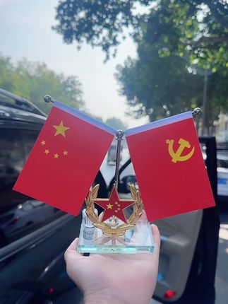 #车载红旗摆件 #五星红旗摆件 车载红旗摆件家里办公室都可以#祝祖国繁荣昌盛 #