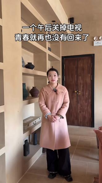2026年才惊觉:
《七里香》22年,《大耳朵图图》21年
光头强11年不砍树,奥利给已是9年前的梗
疫情6年,冰墩墩7年,2018都8年了
时光太残忍,一个午后的告别,就是一辈子的怀念❤️#时间过得真快呀 #主持人 #2026 #一代人的回忆 #岳西