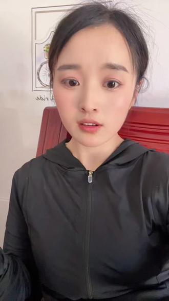 卡骆驰洞洞鞋真的很好穿吗?穿过的来说一下#卡骆驰洞洞鞋 #全民买手回答 #全民买手请回答 #种草好物
