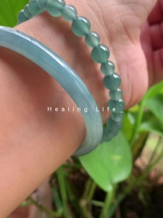 翡翠不仅是一个饰品 她是女生对自己投射的爱意 是对美好未来的憧憬和向往 #珠宝首饰 #天然翡翠 #性价比超高 #强烈推荐 #手串搭配