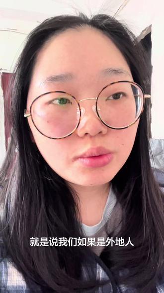 外地人在浙江生活,办理居住证需要哪些条件!有居住登记过的并且居住满半年以上的,基本上一个小时就能办好,如果没有居住登记过,需要登记过后满6个月才能办居住证!#居住证办理需要多久 #居住证办理条件是什么 #浙江居住证怎么办理