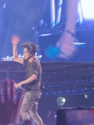 我原谅了你的不敢靠近#薛之谦 #无数 #薛之谦银河左岸音乐节 #薛之谦泸州音乐节 #谦友